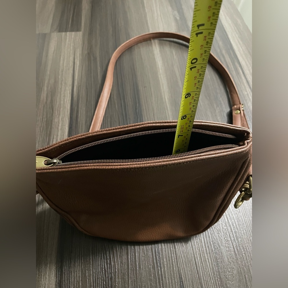 Liz Claiborne Tan Leather Tote - Picture 13 of 13